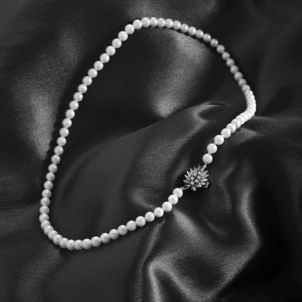 Pearl Necklace with Diamond Leaf Clasp Daou Jewellery